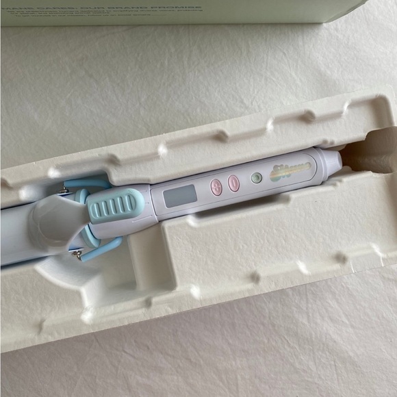 MANE  1.5” curling iron - Picture 5 of 5